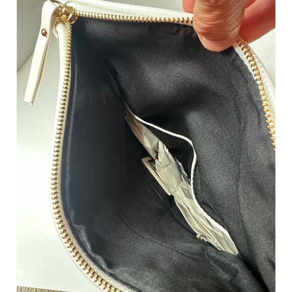 Urban Expressions Ivory Quilted Wristlet - Picture 6 of 13